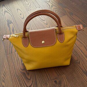 Italian Soft Leather Crossbody Bag with Adjustable Strap
Borse en pelle Italia